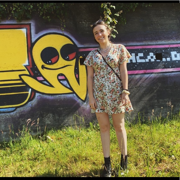 Meet Your Posher! - Picture 7 of 10